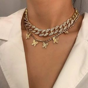 Gorgeous Gold two piece necklace set! ✨✨✨